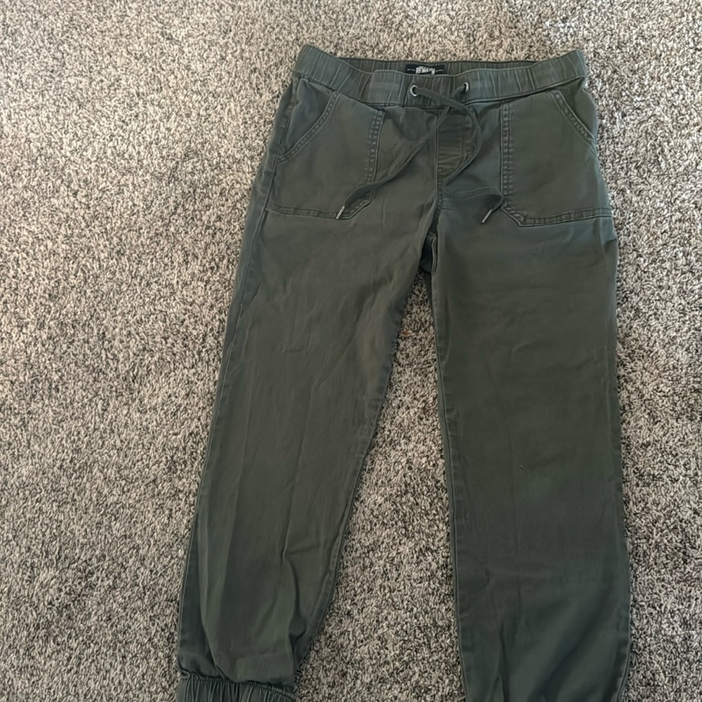 Cargo capris size Large (6-8) dark green